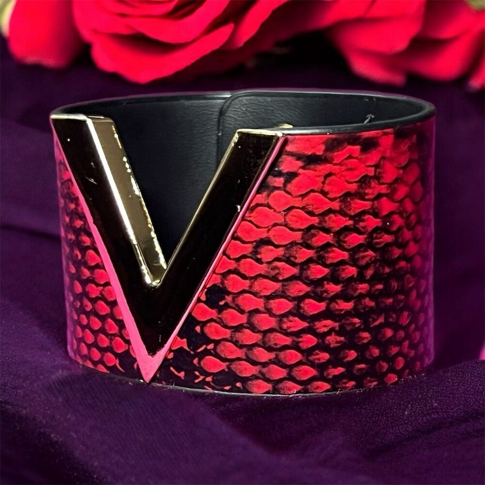 Punk Red Snake Pattern Leather V-Shaped Snap Bracelet